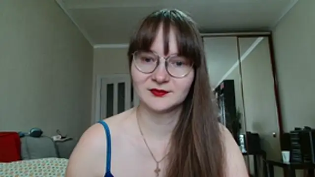 Snapshot of KiraGoldens chatting on June 2026 06:33:02 AM KiraGoldens online show from June 2026 06:33:02 AM