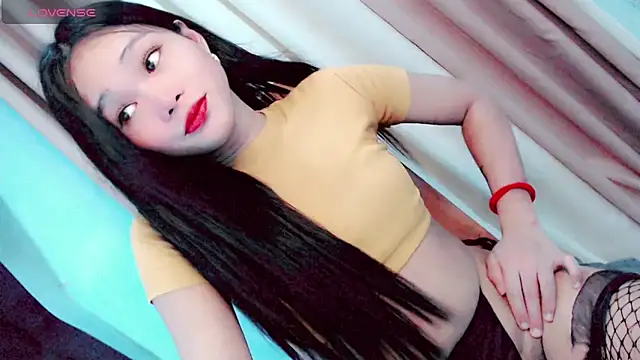 Snapshot of amomentoflust69 chatting on June 2026 11:12:02 AM amomentoflust69 online show from June 2026 11:12:02 AM