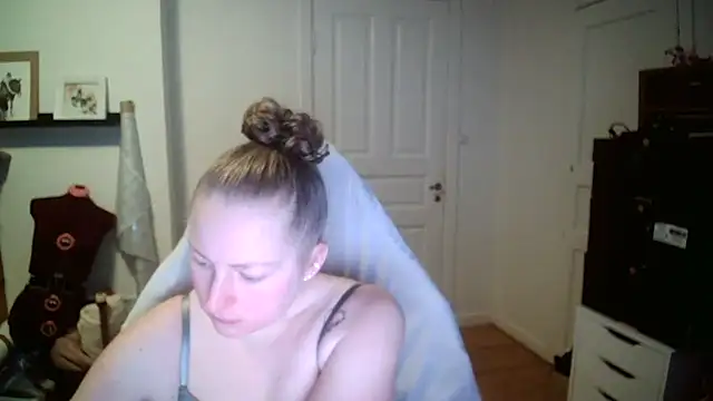 Girlnina-1995 online show from January 2026 09:56:01 AM