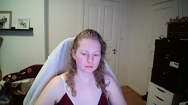 Girlnina-1995 online show from February 2026 12:00:01 PM