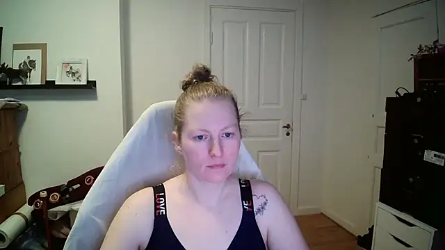 Girlnina-1995 online show from February 2026 09:43:01 AM