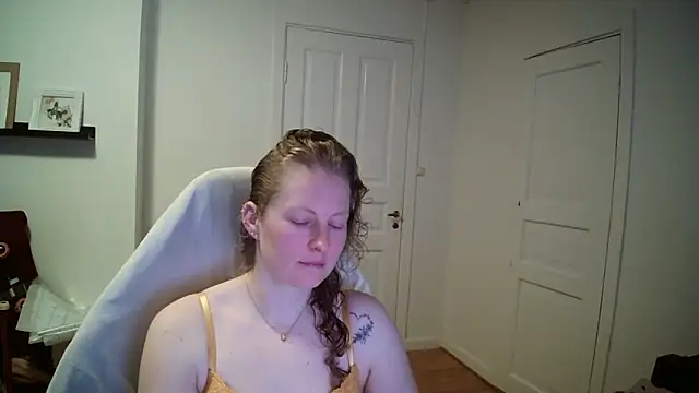 Girlnina-1995 online show from March 2026 07:56:02 AM