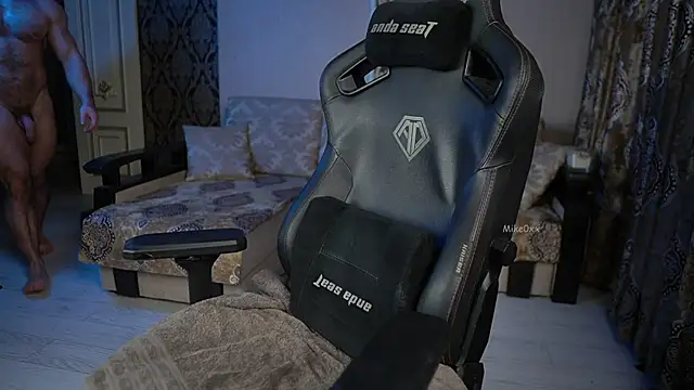 mike0xx online show from November 2025 01:14:02 PM