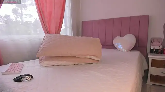 whitneyhot online show from September 2025 11:22:02 AM