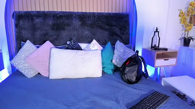 Karlagonzales  online show from April 2026 08:56:01 PM