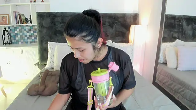 Snapshot of Karlagonzales_ chatting on July 2026 06:43:02 PM Karlagonzales online show from July 2026 06:43:02 PM