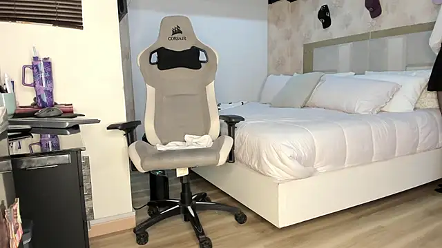 stefializon online show from November 2025 02:58:01 AM