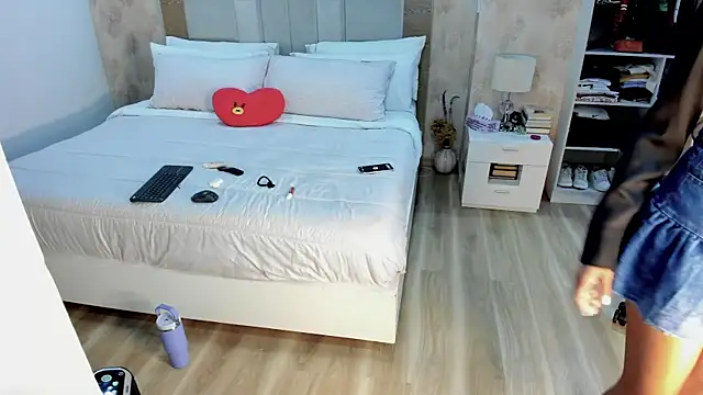 stefializon online show from March 2026 12:27:01 AM