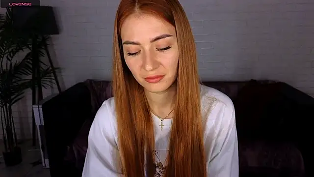 Snapshot of Adelyna_Bird chatting on December 2024 07:32:01 AM Adelyna Bird online show from December 2024 07:32:01 AM