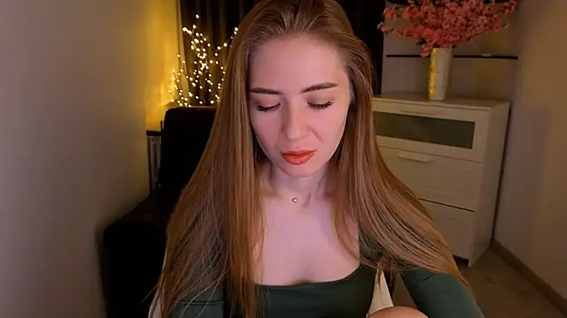 Snapshot of Adelyna_Bird chatting on February 2026 07:35:01 AM Adelyna Bird online show from February 2026 07:35:01 AM