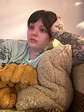 Snapshot of SweetMaisie chatting on January 2026 04:18:01 AM SweetMaisie online show from January 2026 04:18:01 AM