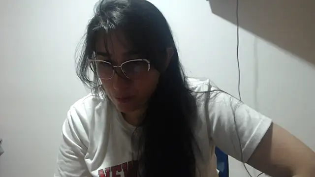Snapshot of andreaisis2 chatting on May 2026 01:33:02 AM andreaisis2 online show from May 2026 01:33:02 AM