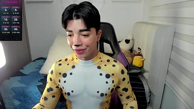 santy7v7 online show from October 2025 01:23:02 PM