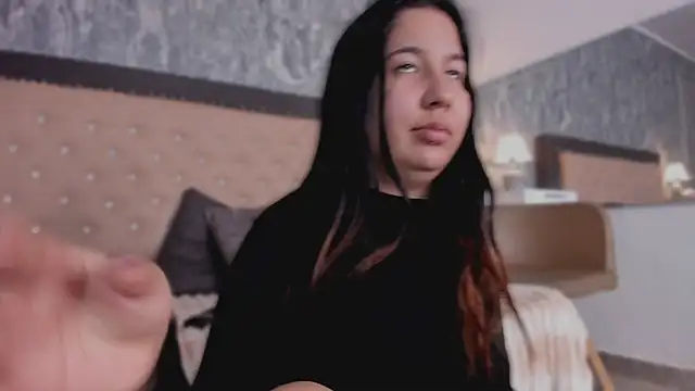 Lia sarahi online show from November 2025 12:03:01 PM