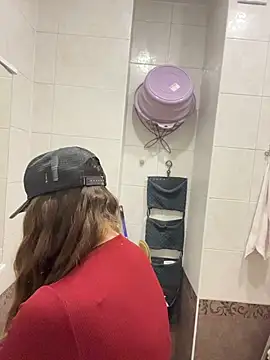 DienkaGreen online show from April 2026 02:33:01 PM