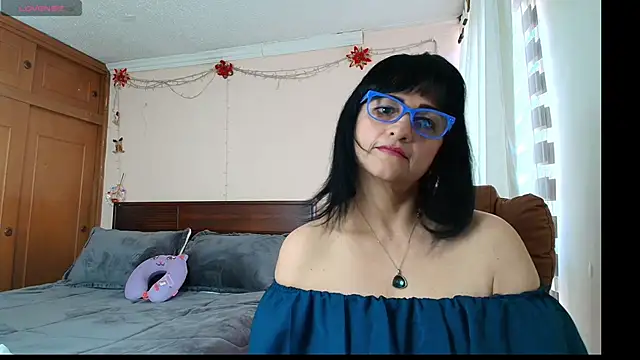 Snapshot of ISABEEL_SOFIA01 chatting on April 2026 05:14:01 PM ISABEEL SOFIA01 online show from April 2026 05:14:01 PM