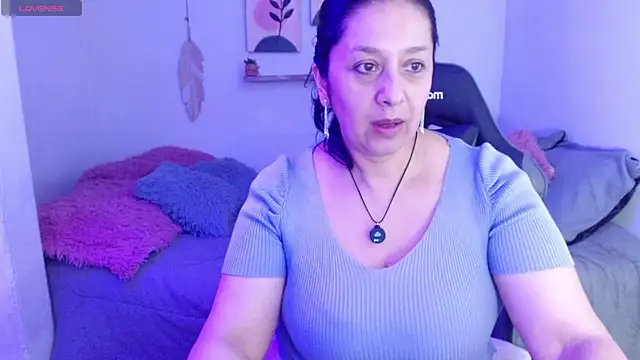 camilalatti online show from May 2026 10:15:02 PM