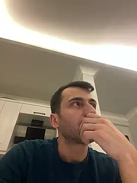 Snapshot of Emre-34 chatting on February 2026 10:19:02 PM Emre-34 online show from February 2026 10:19:02 PM