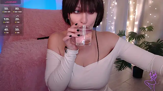 Zeeeme online show from March 2026 06:44:02 PM