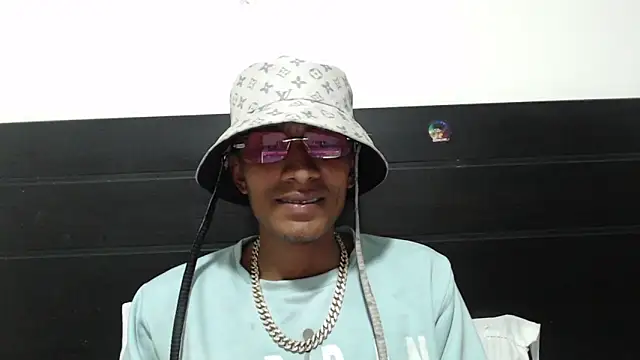 Snapshot of stifen_ chatting on February 2025 04:05:01 AM stifen online show from February 2025 04:05:01 AM