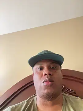 Snapshot of Iced_cloudz chatting on April 2026 06:01:01 PM Iced cloudz online show from April 2026 06:01:01 PM