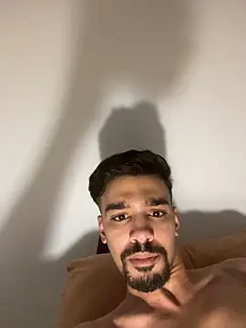 Snapshot of Hermanooooooo chatting on December 2024 01:37:02 AM Hermanooooooo online show from December 2024 01:37:02 AM