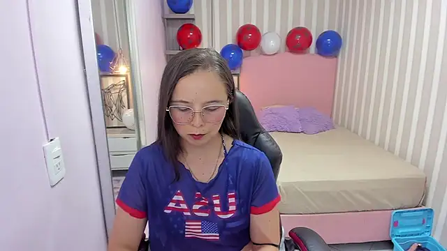 LORELAIGIVEN online show from June 2026 12:55:02 PM