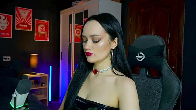 QueenAliss online show from November 2025 03:42:02 AM