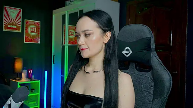 QueenAliss online show from December 2025 11:28:02 AM