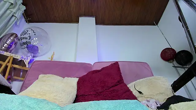 emely exotic online show from January 2026 12:59:01 AM