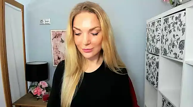 Snapshot of AulloraHoney chatting on December 2024 06:19:02 AM AulloraHoney online show from December 2024 06:19:02 AM