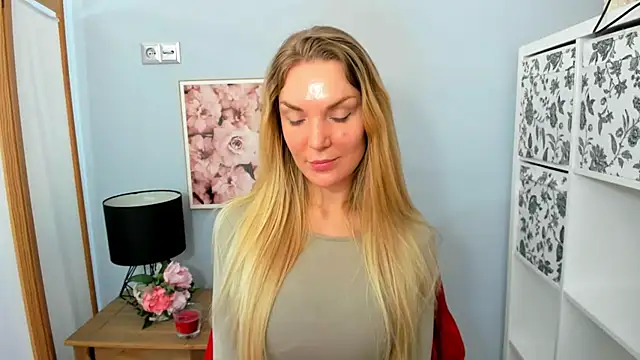 Snapshot of AulloraHoney chatting on February 2025 09:48:01 AM AulloraHoney online show from February 2025 09:48:01 AM