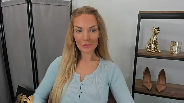 Snapshot of AulloraHoney chatting on June 2026 05:44:01 AM AulloraHoney online show from June 2026 05:44:01 AM