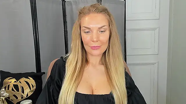 Snapshot of AulloraHoney chatting on June 2026 05:49:02 PM AulloraHoney online show from June 2026 05:49:02 PM