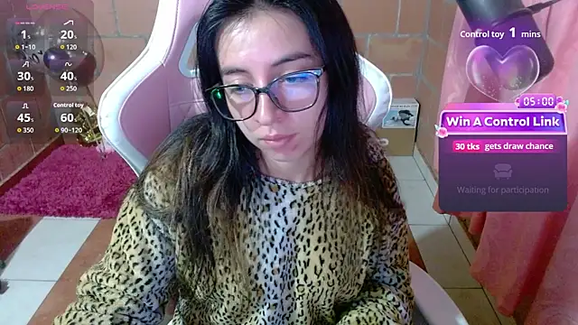 Snapshot of Maggie_Fox3 chatting on June 2026 01:56:01 AM Maggie Fox3 online show from June 2026 01:56:01 AM