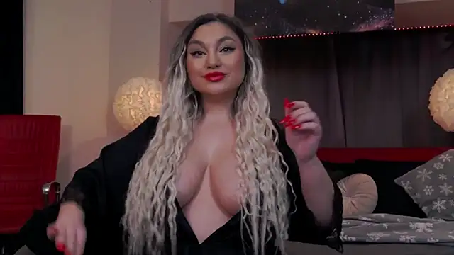 Snapshot of Larissa_K chatting on January 2025 08:33:01 PM Larissa K online show from January 2025 08:33:01 PM