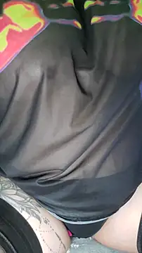 Larissa K online show from December 2025 07:11:01 PM