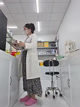 Snapshot of HinaLovely chatting on June 2026 07:01:02 AM HinaLovely online show from June 2026 07:01:02 AM