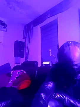 Snapshot of Crystalbitchx chatting on December 2024 11:29:01 PM Crystalbitchx online show from December 2024 11:29:01 PM