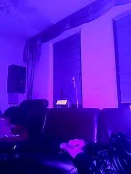 Snapshot of Crystalbitchx chatting on December 2024 01:50:02 AM Crystalbitchx online show from December 2024 01:50:02 AM