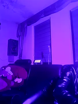 Snapshot of Crystalbitchx chatting on December 2024 01:21:01 AM Crystalbitchx online show from December 2024 01:21:01 AM