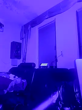 Snapshot of Crystalbitchx chatting on January 2025 01:45:02 AM Crystalbitchx online show from January 2025 01:45:02 AM