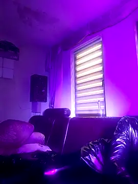 Snapshot of Crystalbitchx chatting on October 2025 07:28:02 AM Crystalbitchx online show from October 2025 07:28:02 AM