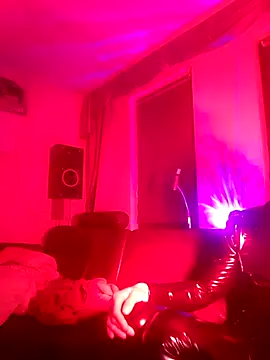 Snapshot of Crystalbitchx chatting on October 2025 10:32:02 PM Crystalbitchx online show from October 2025 10:32:02 PM