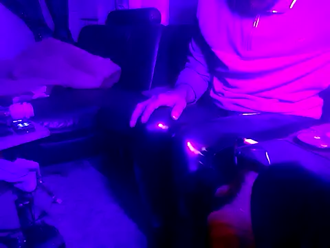 Snapshot of Crystalbitchx chatting on November 2025 09:37:02 PM Crystalbitchx online show from November 2025 09:37:02 PM