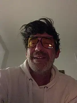 Snapshot of maxximere chatting on February 2026 12:42:02 AM maxximere online show from February 2026 12:42:02 AM