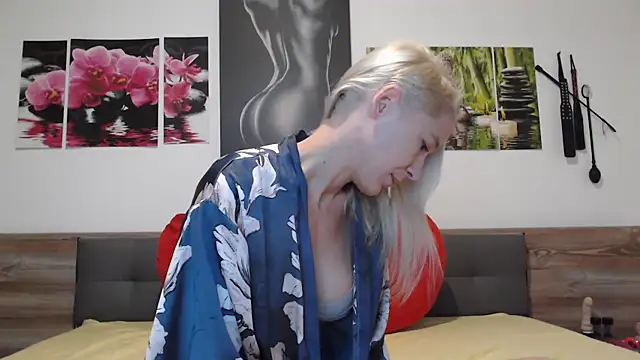 Naschkatze01 online show from November 2025 07:03:02 AM