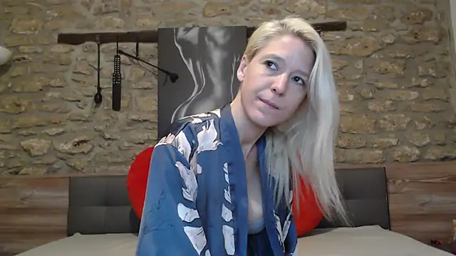 Snapshot of Naschkatze01 chatting on February 2026 07:15:02 AM Naschkatze01 online show from February 2026 07:15:02 AM