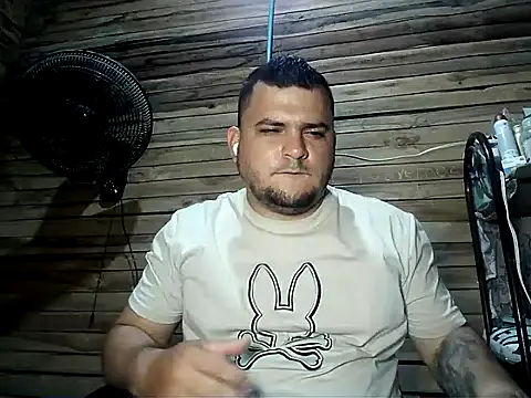 Snapshot of Arcangel_05 chatting on June 2026 12:02:01 AM Arcangel 05 online show from June 2026 12:02:01 AM