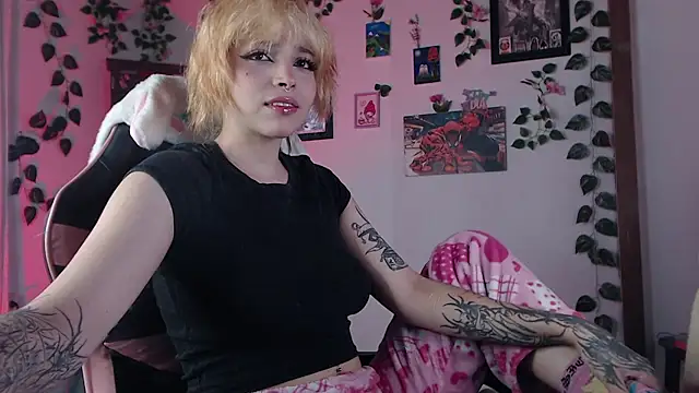 MaryJannes online show from February 2025 10:00:01 PM